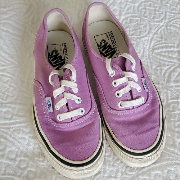 Vans Shoes - Vans Lavender Lace Up Sneakers W 7 M 5.5